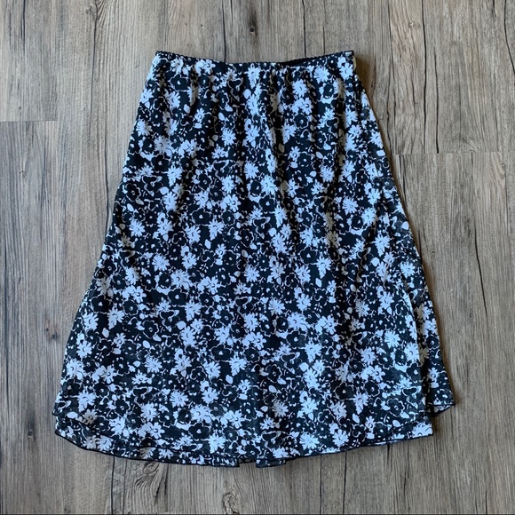HP 🥳 Notations | Floral Skirt - Picture 2 of 12